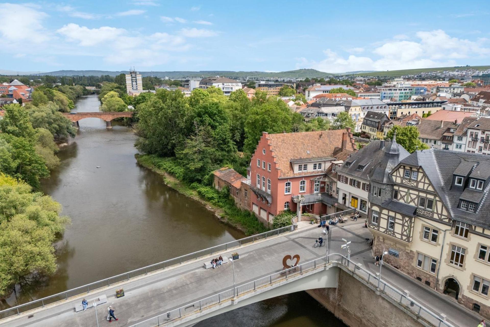 Altstadt Apartment Am Wasser Mit Parkplatz Und Grossem Garten باد كروزناش المظهر الخارجي الصورة