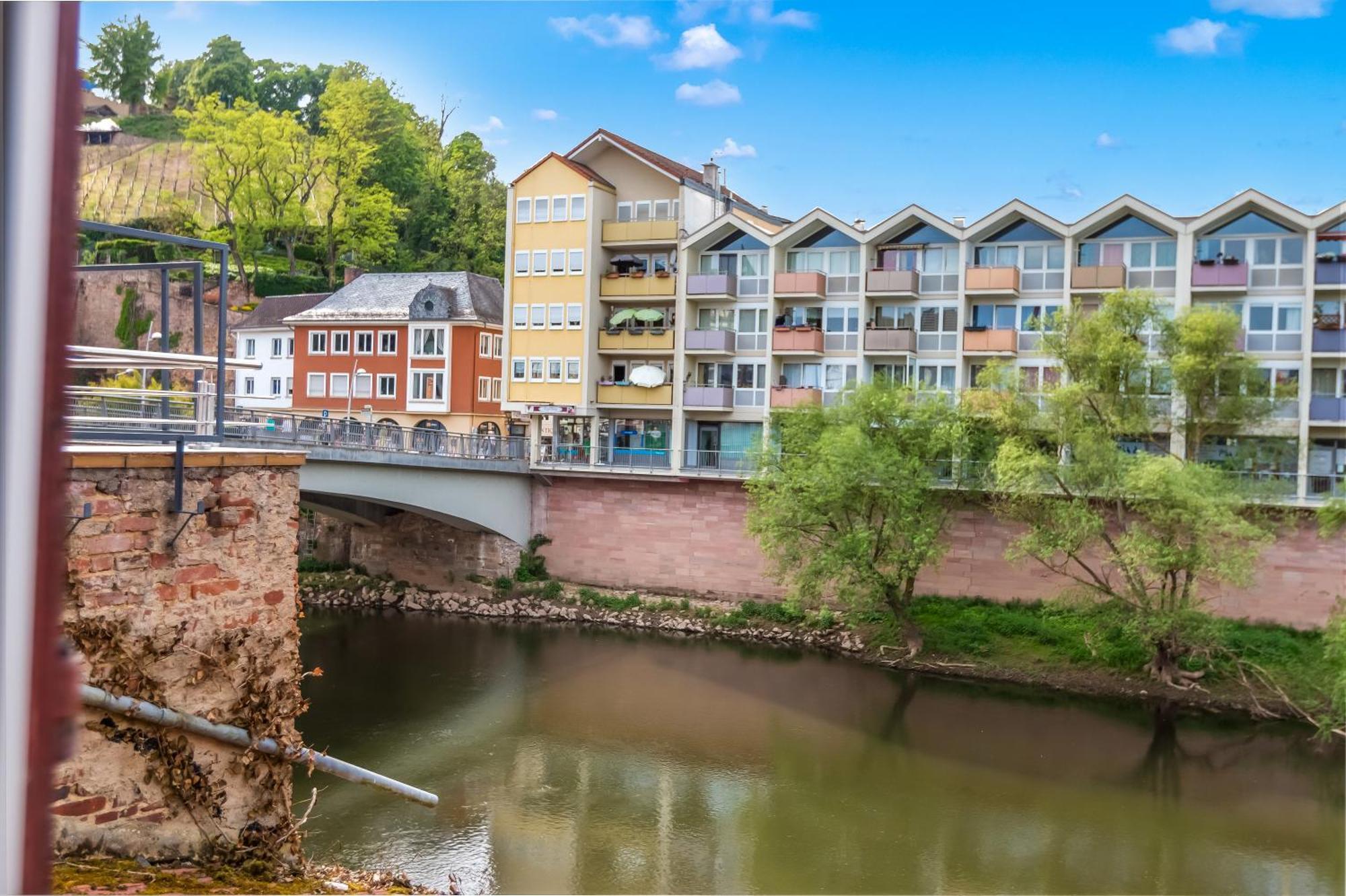 Altstadt Apartment Am Wasser Mit Parkplatz Und Grossem Garten باد كروزناش المظهر الخارجي الصورة